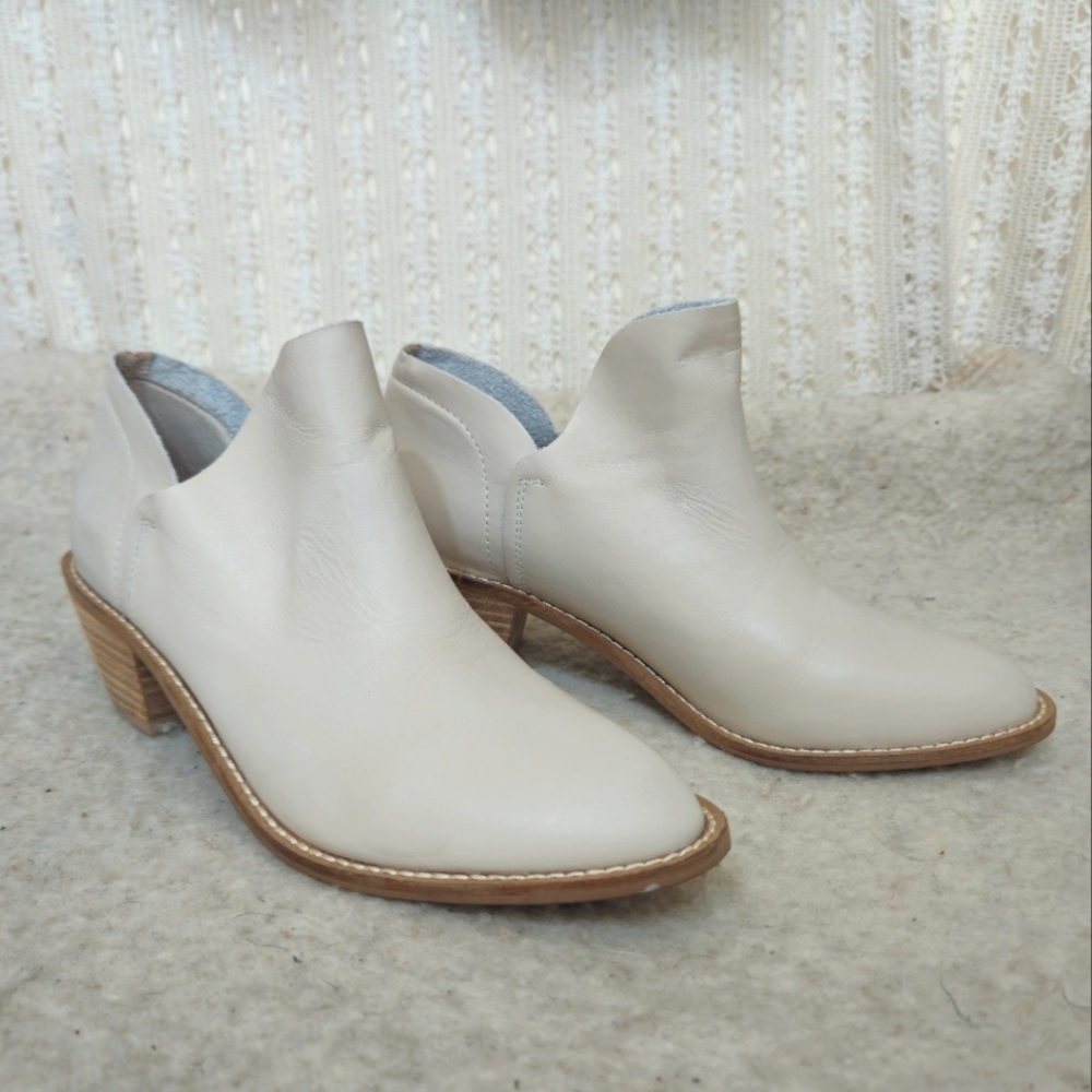 Kelsi Dagger Brooklyn Kenmare Clove Leather Ankle Booties Bone Size 7
